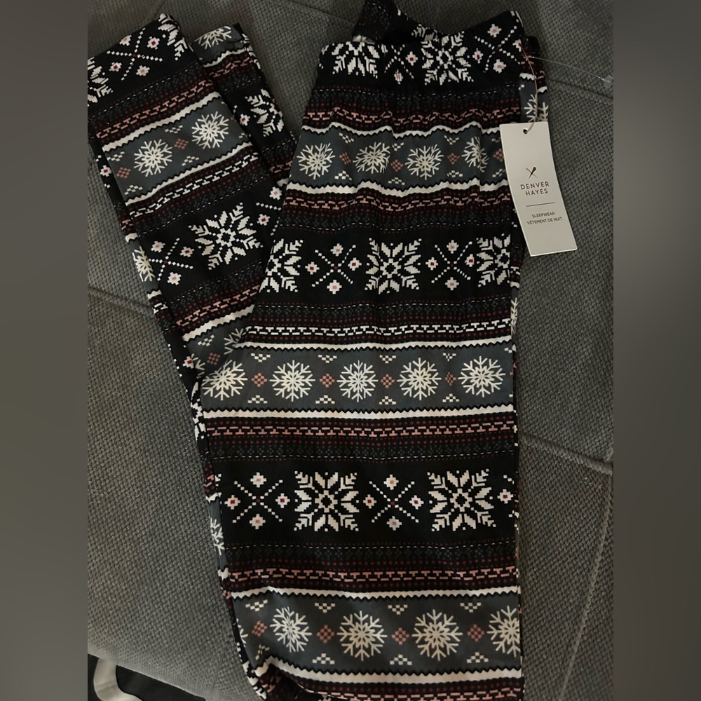❤️Black and White Snowflake Patterned Leggings